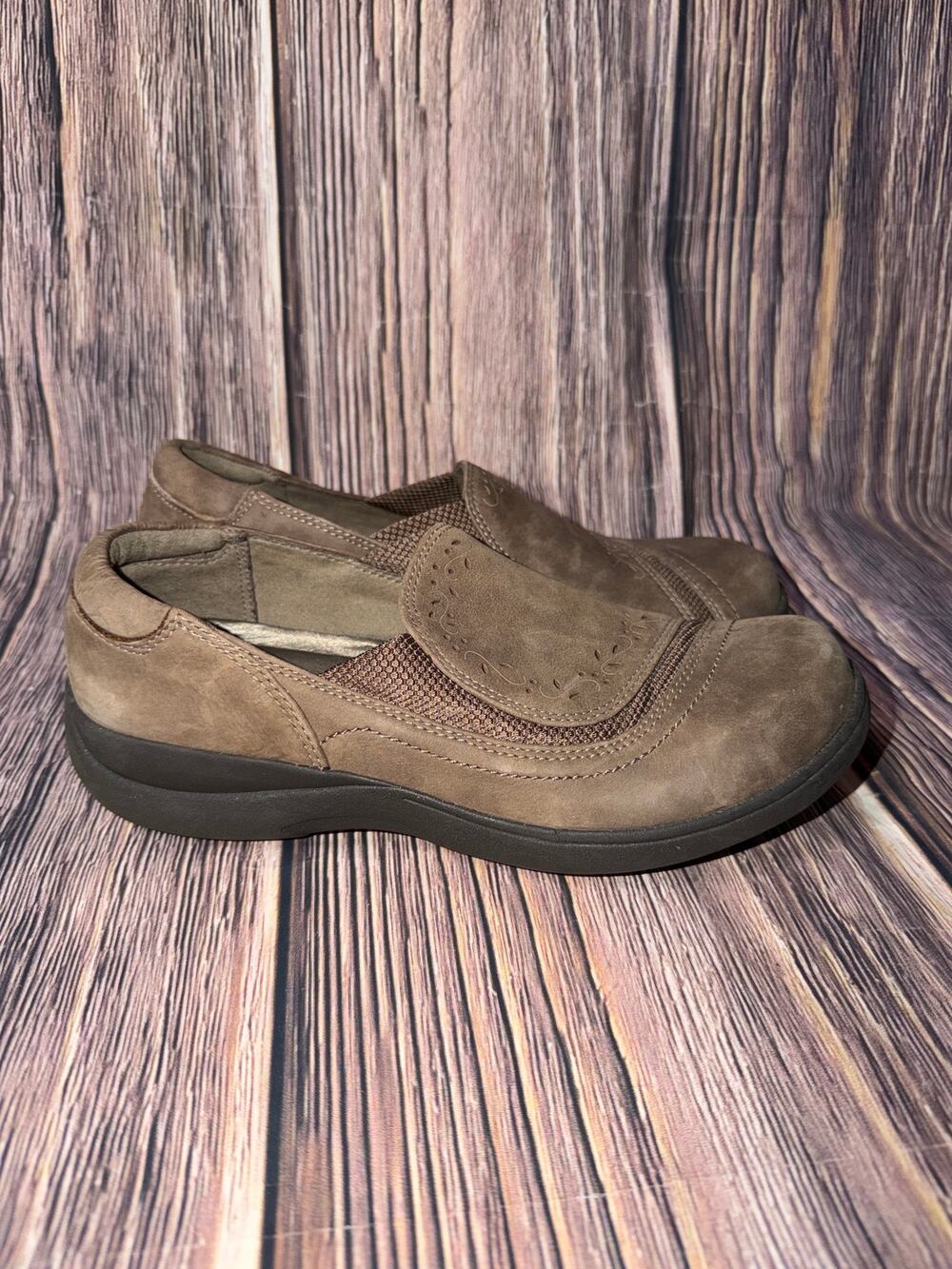 Aravon by New Balance Brown Nubuck Leather Slip-On Comfort Shoes size 7.5 B